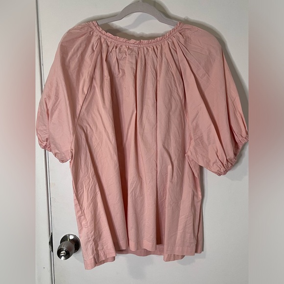 Old Navy bubble short sleeve top in pink - Picture 2 of 4